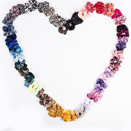 Haarelastiek - Musthave Haaraccessore Scrunche Pack – Luxe kwaliteit – Elastiekje – Elastiek – Haarwokkel – Haarverzorging – Haarelastiekjes – Haarwikkel Scrunchies pluche stof pack Haaraccessoire Vrouwen - 6 stuks Natural Colors Haarwokkel