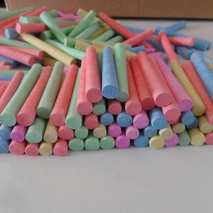 Schoolbord krijt gekleurd | 7 x 8,3 x 12,5 cm| 100 stuks |vrolijk Kleuren | Buitenspelen | Artistiek speelgoed - Spelen op straat - Krijten | Pakket schoolkrijt | Kleurplezier |Topper!