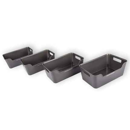 Vier Stijlvolle Grijze Opbergmanden Van Plastic: Compact, Lichtgewicht En Met Een Inhoud Van 1 Liter Per Mand. Perfect Formaat: 17,5cm x 27cm x 11cm.