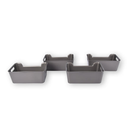 Vier Stijlvolle Grijze Opbergmanden Van Plastic: Compact, Lichtgewicht En Met Een Inhoud Van 1 Liter Per Mand. Perfect Formaat: 17,5cm x 27cm x 11cm.