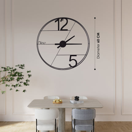 Elegante Grote Zwarte Wandklok van Metaal | Ø 60cm | Dikte 4.5cm | Stijlvolle Tijdsaanduiding voor Huis en Kantoor | Leesbaar en Functioneel | Werkt op AA Batterij (1.5V) | Perfect voor Elke Ruimte