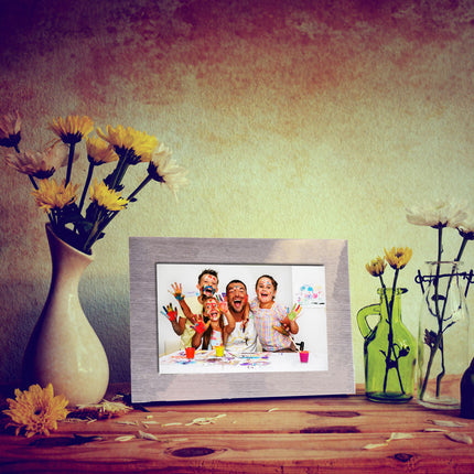 Stijlvol Tafel Fotolijstje van Aluminium en Kunststof - Zilverkleurig, Lichtgewicht Design - Ideaal voor één Foto - Afmetingen 6x0.5x9 cm