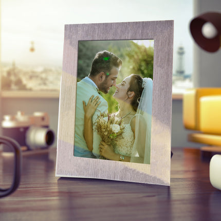 Stijlvol Tafel Fotolijstje van Aluminium en Kunststof - Zilverkleurig, Lichtgewicht Design - Ideaal voor één Foto - Afmetingen 6x0.5x9 cm